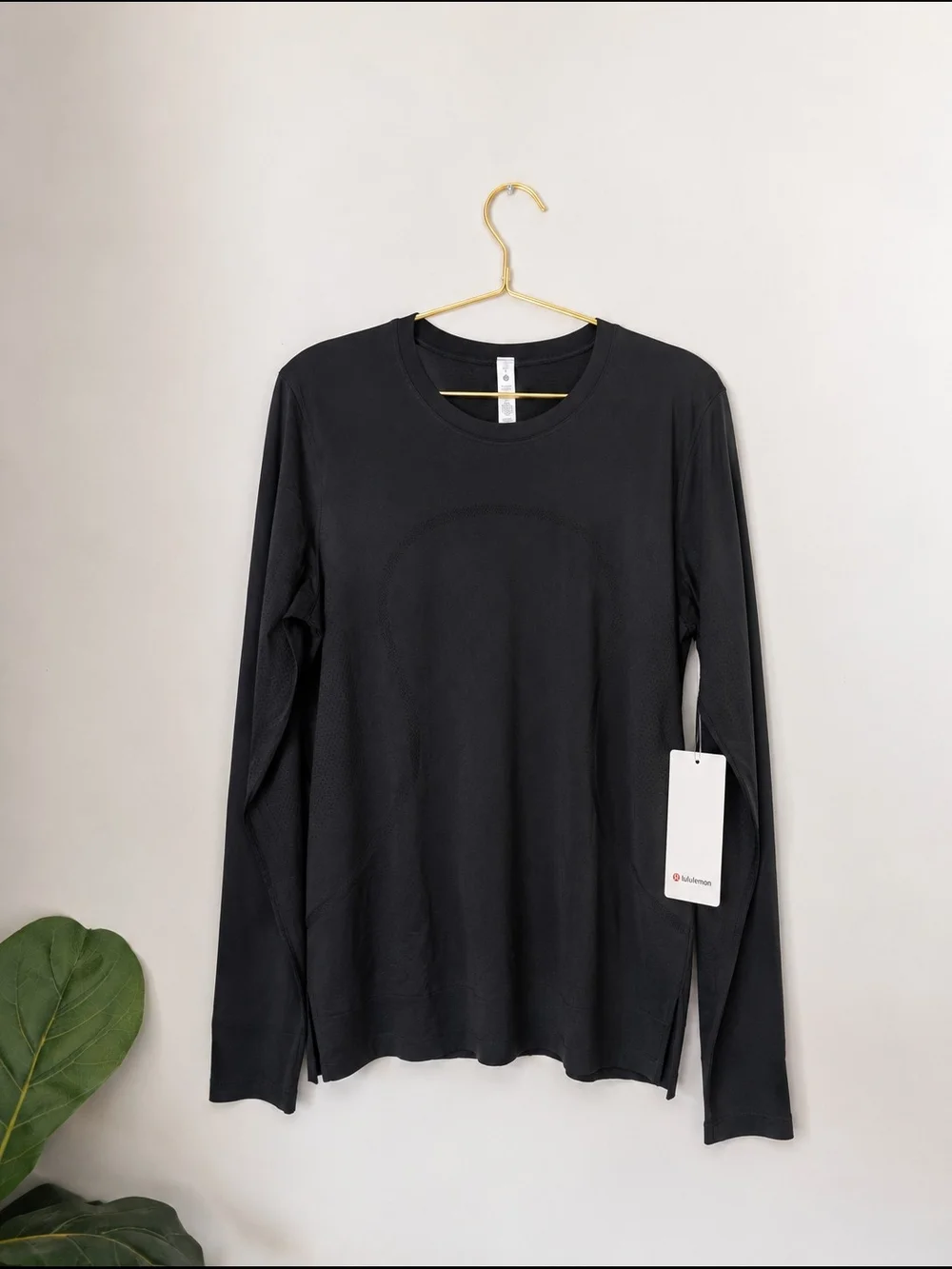 NWT Lululemon athletica Swiftly Relaxed Black Long Sleeve Crewneck Top